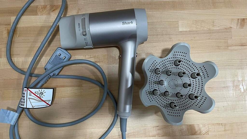 reviewing the Shark HyperAIr hair dryer thevenusface